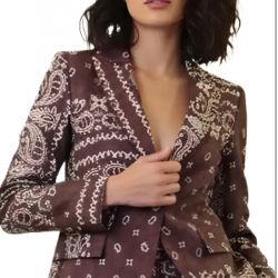 Solo  LA GIACCA  vendita  80 euro  - si può acquistare anche solo il pantalone   al prezzo di vendita 55 euro - IN OFFERTA  COMPLETO  (GIACCA  PIU' PANTALONE)  100 euro  (anziché 135 euro ) con un risparmio di 35 euro 
Per ordine solo pantaloni o completo ritorna al catalogo